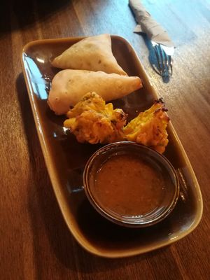Samosas and Bahjis Dec-2018 at Vedi in Derby