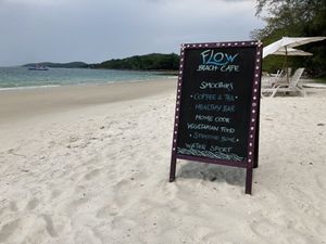   at Flow Beach Cafe. - Seaddict in Koh Samet