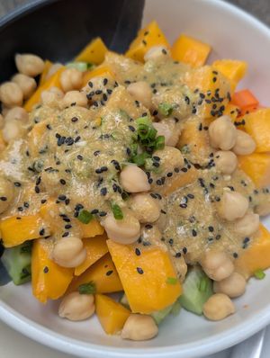 Mango chickpea salad at Flow Beach Cafe. - Seaddict in Koh Samet