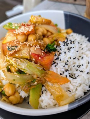 Mixed veggies with chickpea at Flow Beach Cafe. - Seaddict in Koh Samet