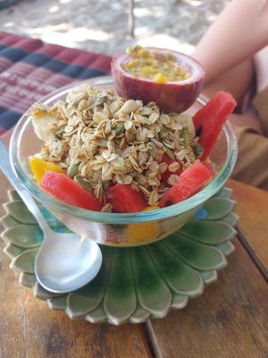 Smoothie bowl at Flow Beach Cafe. - Seaddict in Koh Samet
