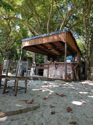 The bar at Flow Beach Cafe. - Seaddict in Koh Samet
