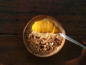 Morning smoothie bowl at Flow Beach Cafe. - Seaddict in Koh Samet