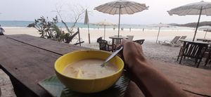 Chill setting... at Flow Beach Cafe. - Seaddict in Koh Samet
