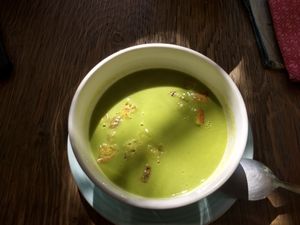 Green pea soup with croutons at Cafetería Tambien in Puebla