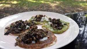 Chalupas at Cafetería Tambien in Puebla