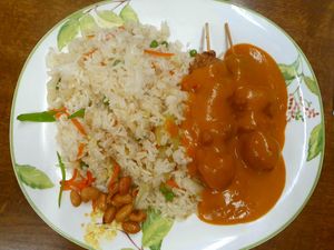 Fried rice with peanuts and veggie sate skewers in peanut sauce at Jade-Imbiss in Dusseldorf