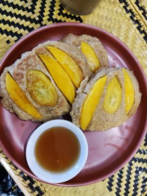 Banana mango oat pancakes at Le Voyage in Coron