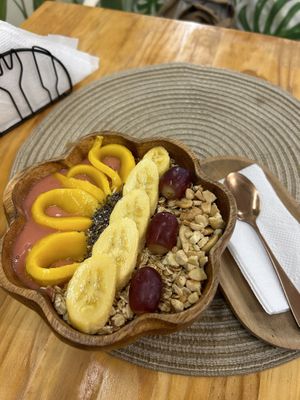 Vegan smoothie bowl  at Le Voyage in Coron