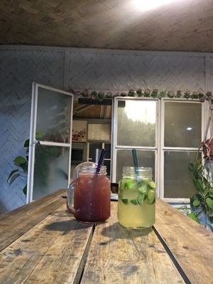 Cocktails w/ glass straws at Le Voyage in Coron