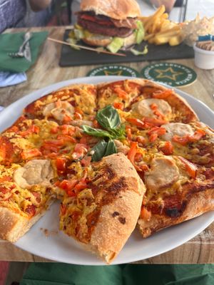 Vegan pizza at Olive Garden Deli in Tenerife