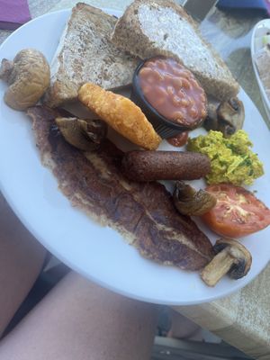 Vegan full English… all so so tasty!   at Olive Garden Deli in Tenerife