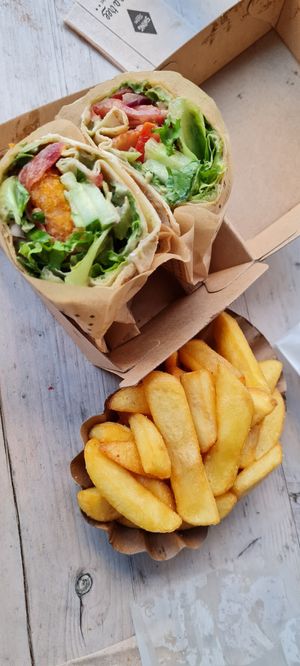 Kitchen Wrap mit Pommes at Swing Kitchen - Georgenstraße in Berlin