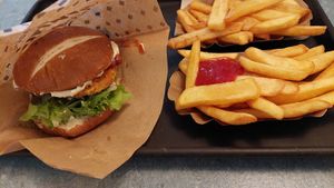 Bavarian burger at Swing Kitchen - Georgenstraße in Berlin