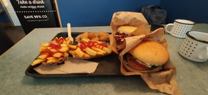 Dos menús y jalapeños con queso vegano 💚 at Swing Kitchen - Georgenstraße in Berlin