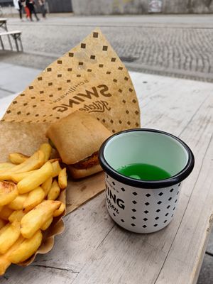 Pink edge, fries and mug with soda at Swing Kitchen - Georgenstraße in Berlin
