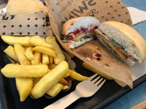 Vienna Burger / Pink Edgy at Swing Kitchen - Georgenstraße in Berlin