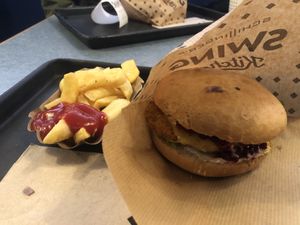 I’ve chosen the Pink Burger🩷 with fries   at Swing Kitchen - Georgenstraße in Berlin
