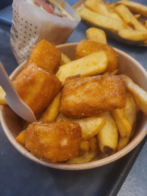 Vich & chips at Swing Kitchen - Georgenstraße in Berlin