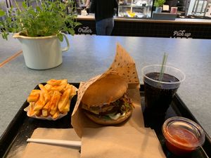 Cheeseburger, swing zero cola, swing ketchup and fries  at Swing Kitchen - Georgenstraße in Berlin