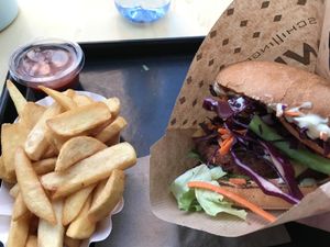 Cheese Burger at Swing Kitchen - Georgenstraße in Berlin