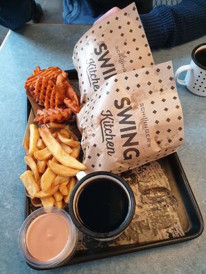 Cheese burgers with french fries and sweet fries. Charly's barbecue dip and lemon-mayo dip. at Swing Kitchen - Georgenstraße in Berlin