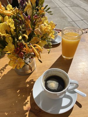 Good cooffee and fruit juice  at Pit Stop in Copacabana