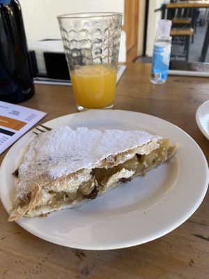  Vegan apple pie  at Pit Stop in Copacabana