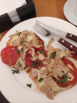 Veggie breakfast toast (fresh bread, but no fresh mushrooms though) at Pit Stop in Copacabana