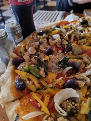Vegan pizza at Pit Stop in Copacabana