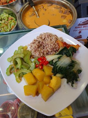 Economy rice lunch $4.50 at Ying Garden Vegetarian 颖园素食 in Central Singapore