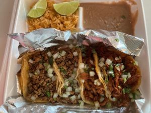 Taco plate with al pastor and carne asada at Nissi Vegan in Austin
