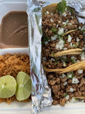 Taco plate with carne asada at Nissi Vegan in Austin