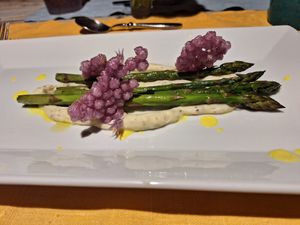 Asparagus in vegan cheesy sauce at Country Relais Coroncina in Belforte Del Chienti