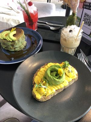 Pancakes and toast with mango curry hummus  at The Avocado Show in Brussels
