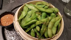 edame beans - is not noted as vegan on menu, but was said as to be vegan (although we did have our doubts about the salt dip next to it ) at The Avocado Show in Brussels