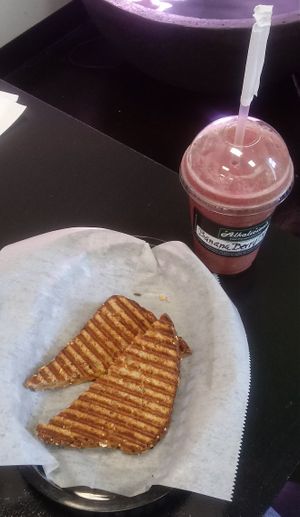 vegan grilled cheese and banana berry smoothie at Alkalicious Cold Pressed Juice Bar in Chesapeake