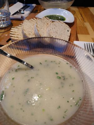 Pastinaaksoep met brood en kruidenolie at The Green House in Utrecht