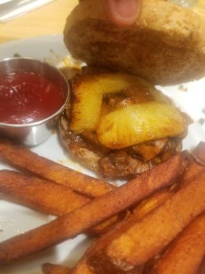 BBQ Burger at A Live Kitchen in Queens