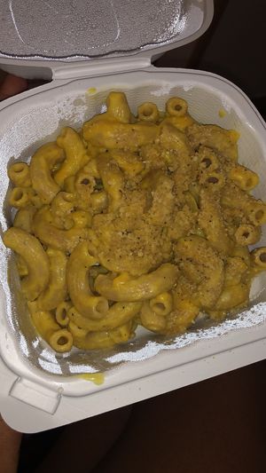 Mac n cheese at A Live Kitchen in Queens