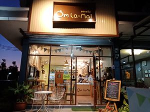 Outside view of the ice cream shop. at Om La Mai in Chiang Rai