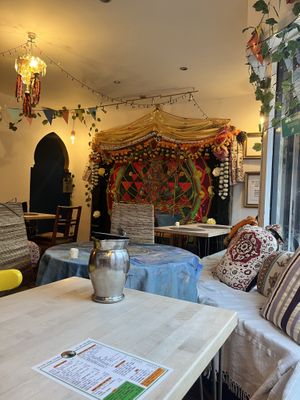 Lovely atmosphere   at Delhish in Oxford