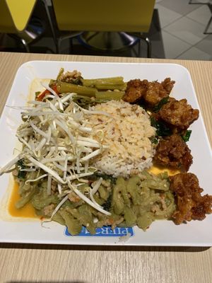 Free extra veggie toppings at Terminal 21 - Pier 21 Food Court Stall in Pattaya