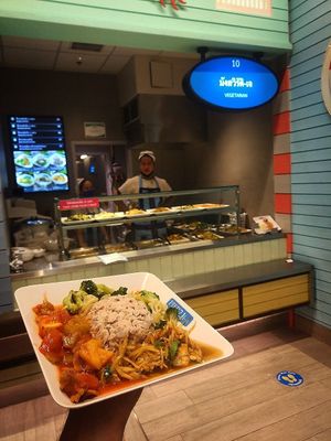 that's the place where you can order vegan rice plus three toppings at Terminal 21 - Pier 21 Food Court Stall in Pattaya