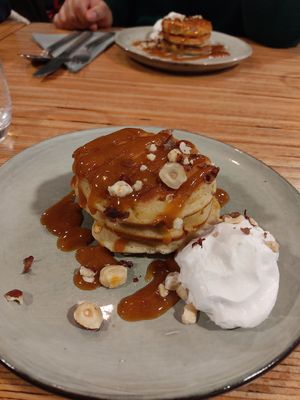 Pancakes avec confiture maison cardamome prune Extra !!! at Sixta in Toulouse