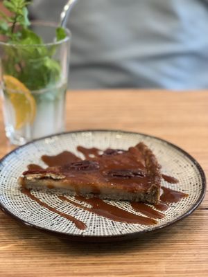 Tarte pécan sauce caramel   at Sixta in Toulouse