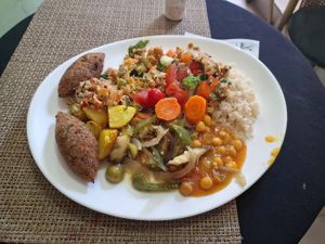 Buffet com variadas opções at Pé de Couve in Belo Horizonte