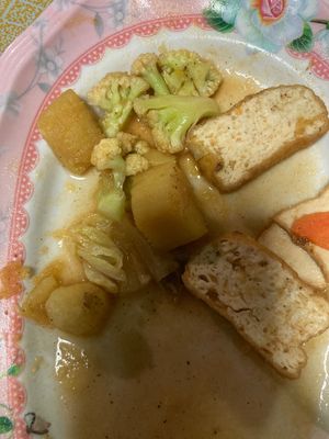 Broccoli, potatoes and meat did not taste good  at Mhee Yim Vegetarian Food in Hua Hin