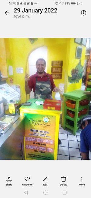 Friendly staff #Veganuary at Planeta Vegetariano in Puerto Vallarta
