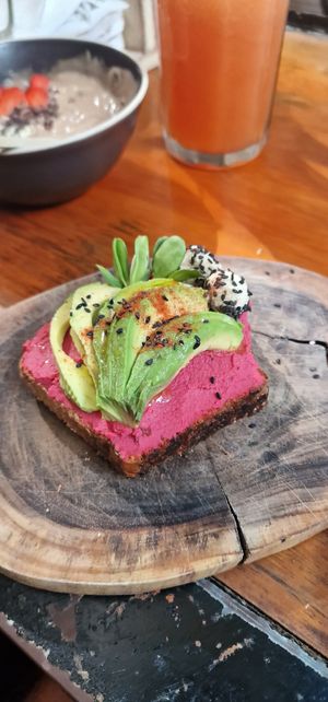 Beetroot hummus with avocado at Peace & Bowl in Playa Del Carmen